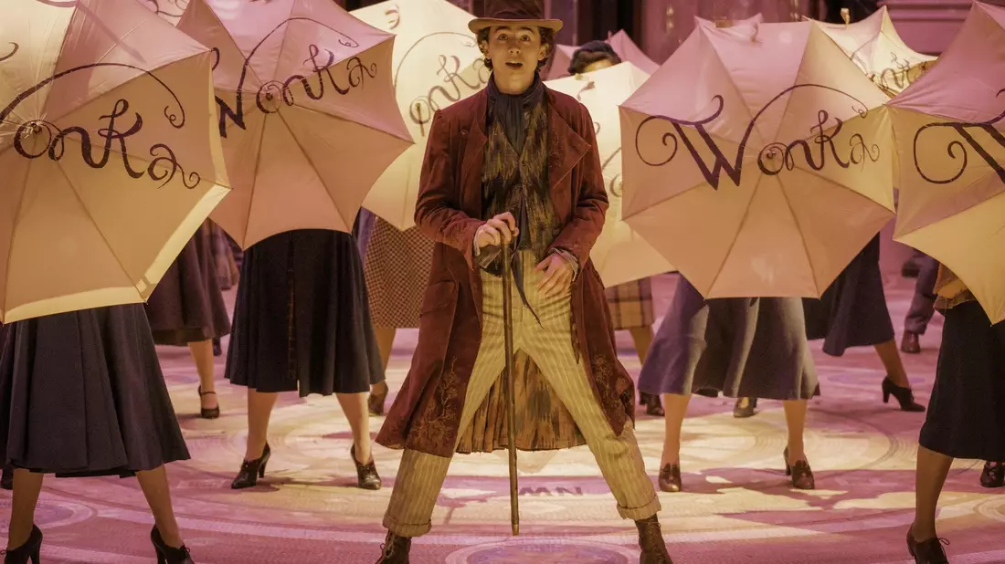Timothée Chalamet als Willy Wonka in einer Szene des Films «Wonka». - Bild: Jaap Buittendijk/Warner Bros./dpa