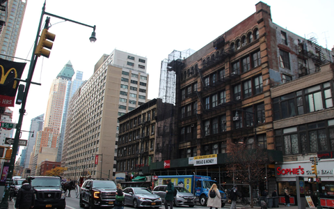 In der 939 Eight Avenue hat Joseph Pilates sein erstes Studio in New York eröffnet. - Foto: Christina Horsten/dpa