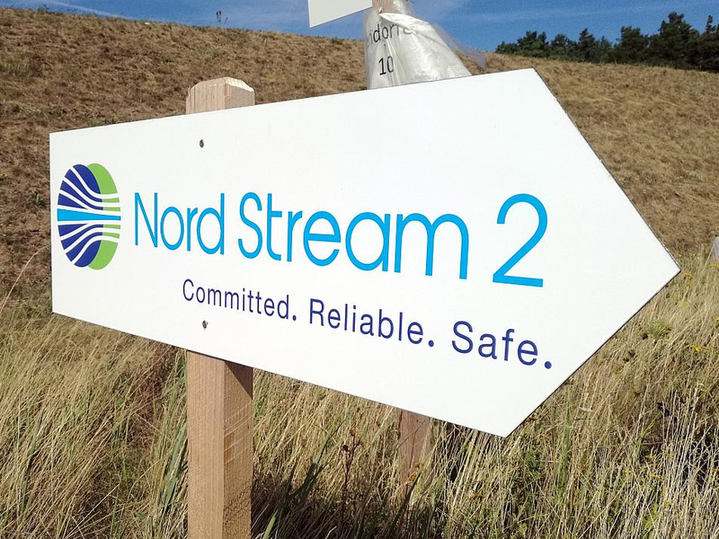 Hinweisschild Nord Stream 2 (Archiv) - Foto: über dts Nachrichtenagentur