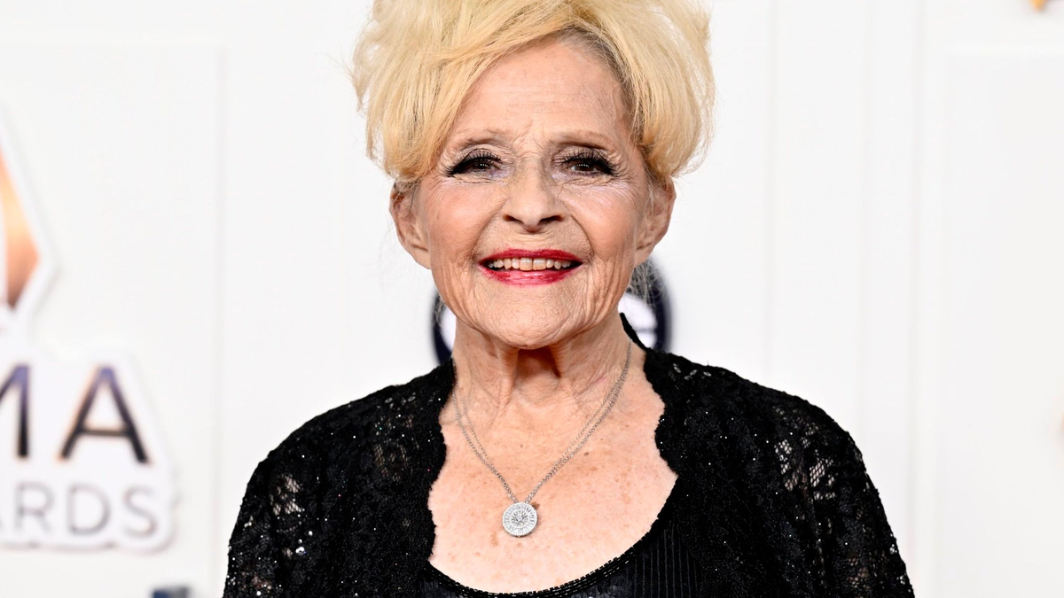 Brenda Lee war 13 Jahre alt, als sie den Song «Rockin' Around the Christmas Tree» aufnahm. Nun ist er in den USA überraschend auf Platz 1 gelandet. - Foto: Evan Agostini/AP/dpa