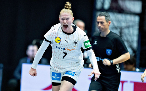 Meike Schmelzer jubelt während des Spiels gegen Serbien. - Foto: Henning Bagger/Ritzau Scanpix/AP/dpa Meike Schmelzer jubelt während des Spiels gegen Serbien. - Foto: Henning Bagger/Ritzau Scanpix/AP/dpa