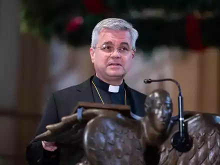 Der neue Erzbischof von Paderborn, Udo Markus Bentz, spricht im Paderborner Dom. - Foto: Guido Kirchner/dpa