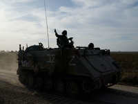 Israelische Panzer auf dem Weg zur Grenze: Israel hält eine Offensive in Rafah für unumgänglich, um die dort verbliebenen Bataillone der Hamas zu zerschlagen. - Foto: Leo Correa/AP/dpa