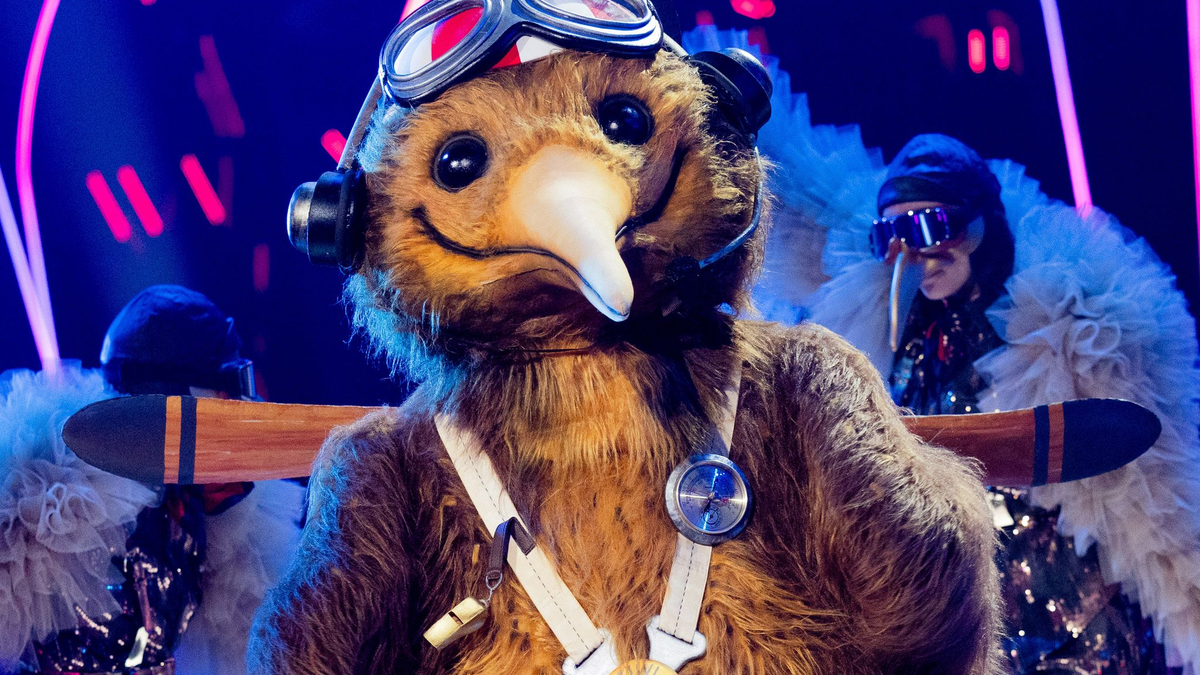 „Der Kiwi“ steht in der Prosieben-Show „The Masked Singer“ auf der Bühne. - Foto: Rolf Vennenbernd/dpa