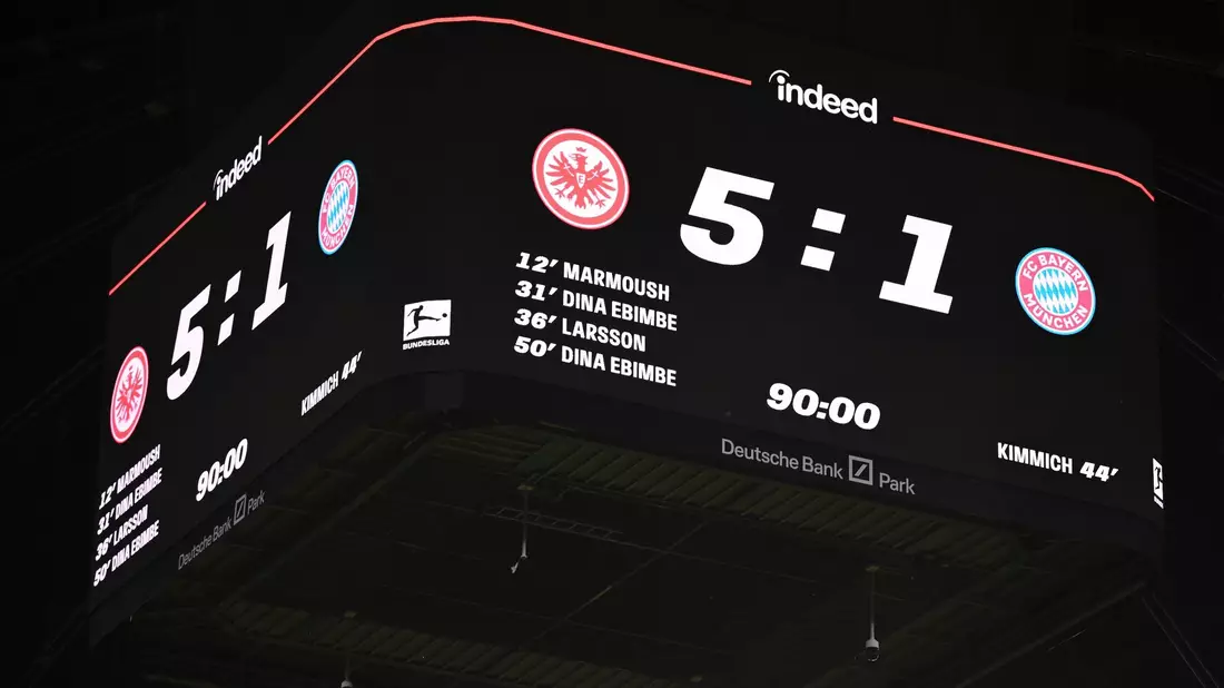 Der FC Bayern unterlag bei der Frankfurter Eintracht mit 1:5. - Bild: Arne Dedert/dpa