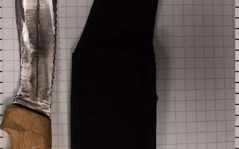 BPOL NRW: Rauchend im Hauptbahnhof - Bundespolizisten stellen Messer mit 16 cm Klingenlänge sicher - Foto: presseportal.de