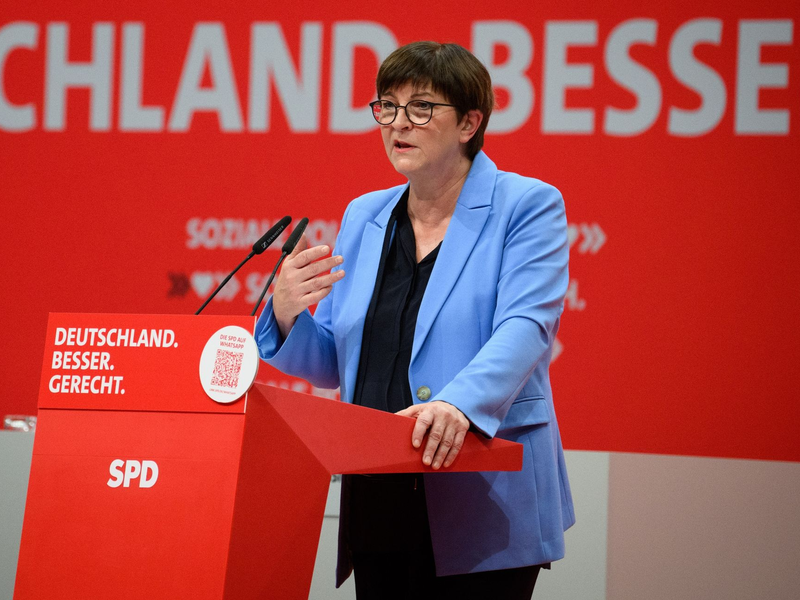 Saskia Esken beim Bundesparteitag der SPD auf dem Berliner Messegelände. - Foto: Bernd von Jutrczenka/dpa