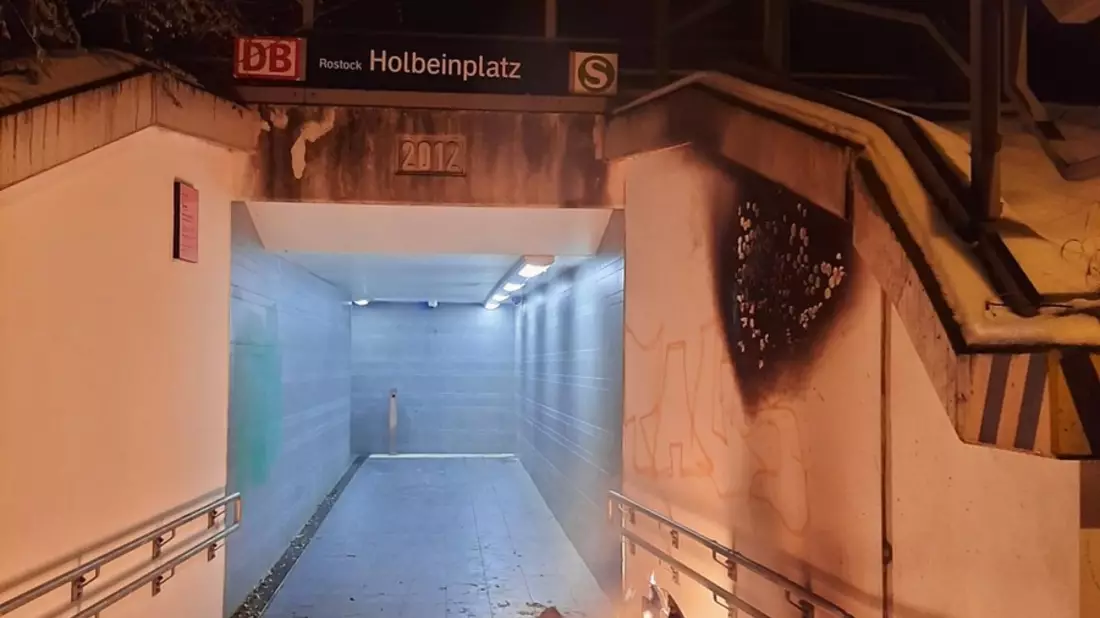 BPOL-HRO: Dixi vollständig ausgebrannt - Bild: presseportal.de