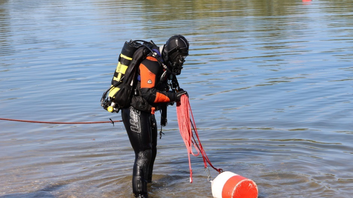 FW-LEV: Person aus Wupper gerettet - Foto: presseportal.de