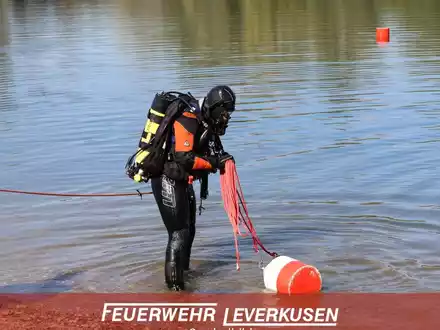 FW-LEV: Person aus Wupper gerettet - Foto: presseportal.de