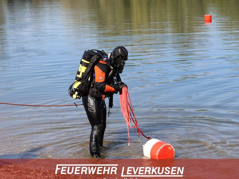 FW-LEV: Person aus Wupper gerettet - Foto: presseportal.de