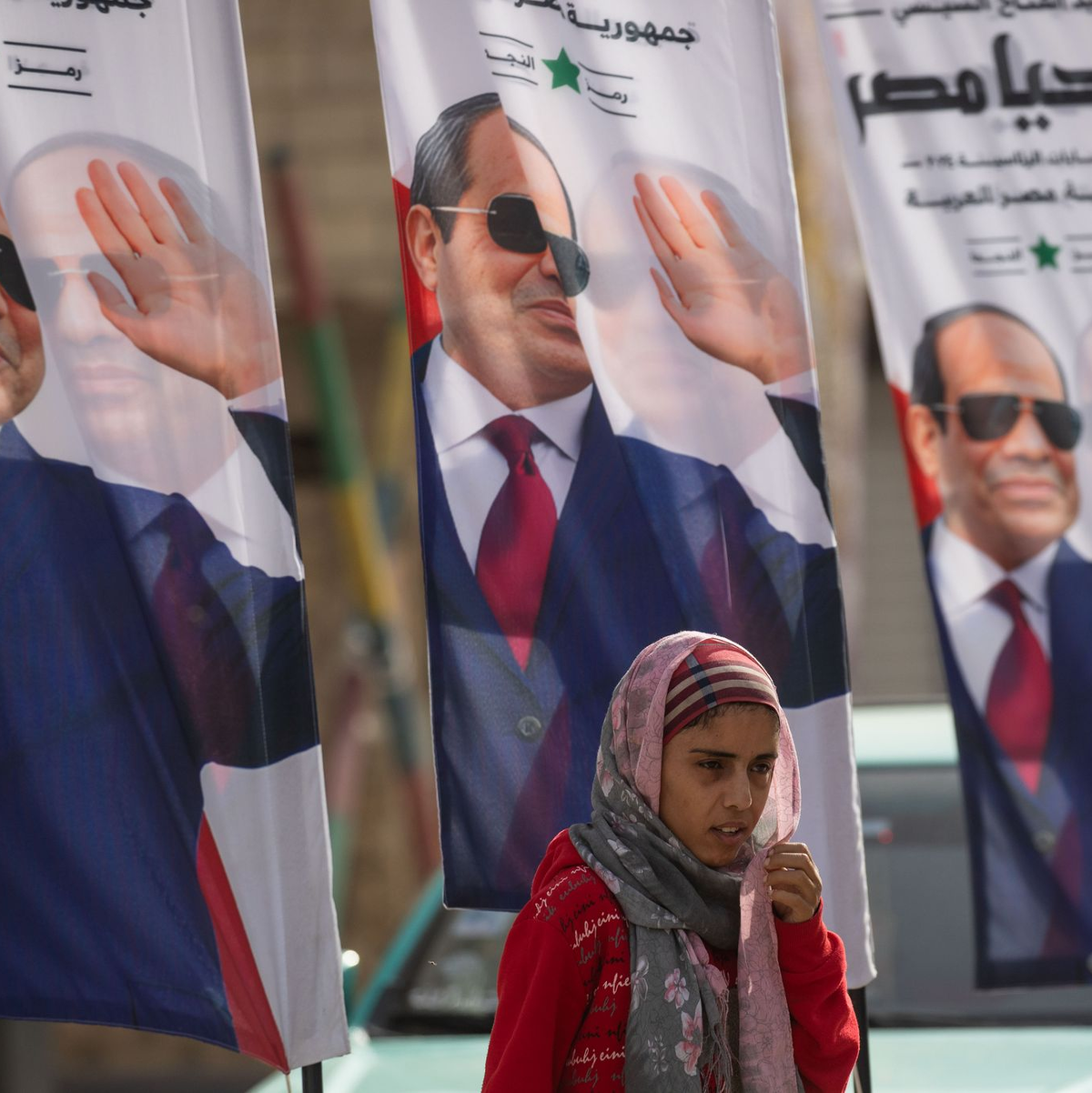 Allgegenwärtig im Straßenbild: Plakaten mit dem Abbild des ägyptischen Präsidenten Abdel Fattah al-Sisi. - Foto: Gehad Hamdy/dpa