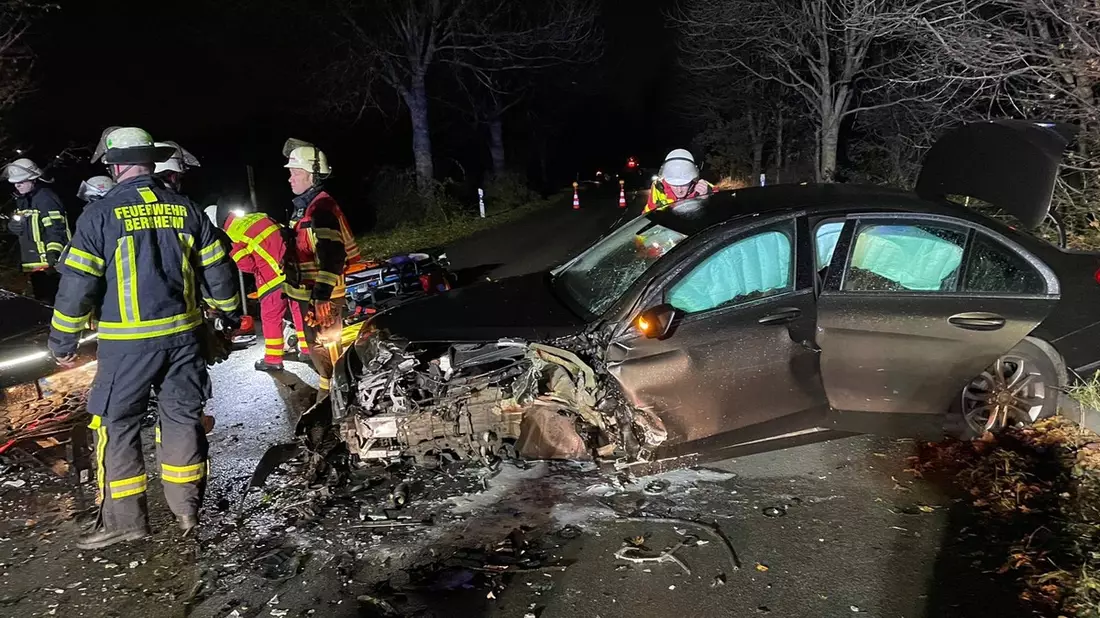 FW Bergheim: Zwei Schwerverletzte nach Frontalzusammenstoß in Bergheim - Bild: presseportal.de