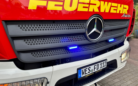 FW Hünxe: Tier in Not - Dohle in Dachfirst eingeklemmt - Foto: presseportal.de