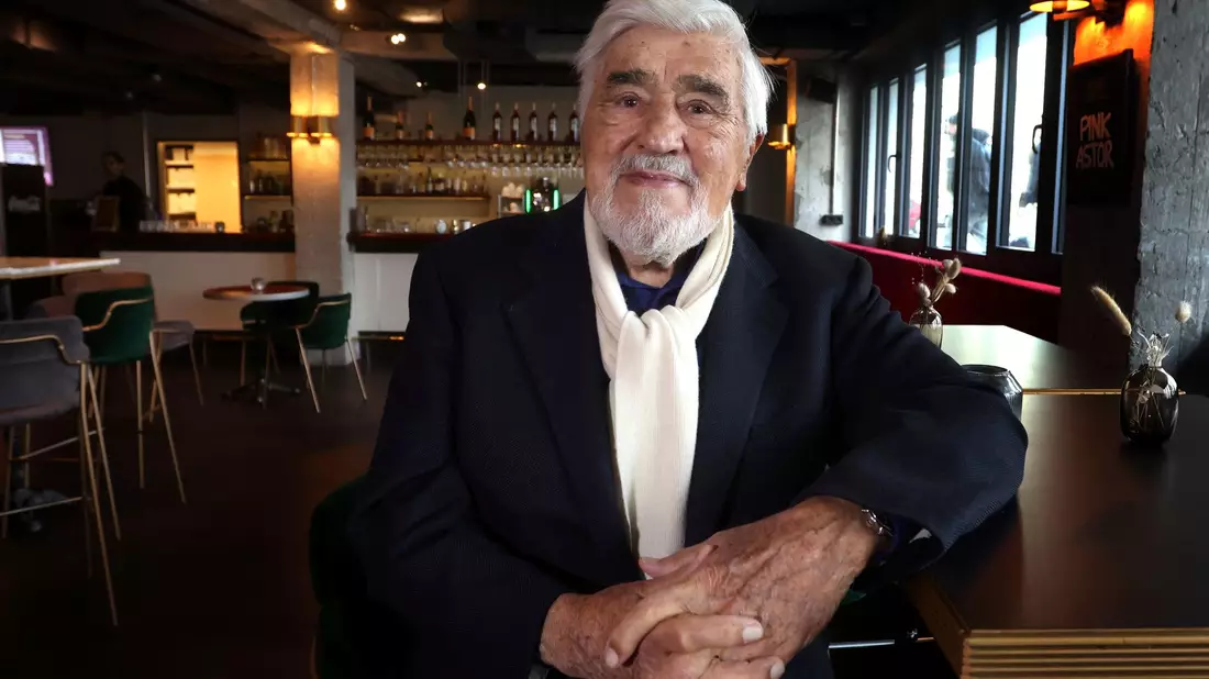 Mario Adorf bekommt den Deutschen Fernsehpreis für sein Lebenswerk. - Bild: Karl-Josef Hildenbrand/dpa