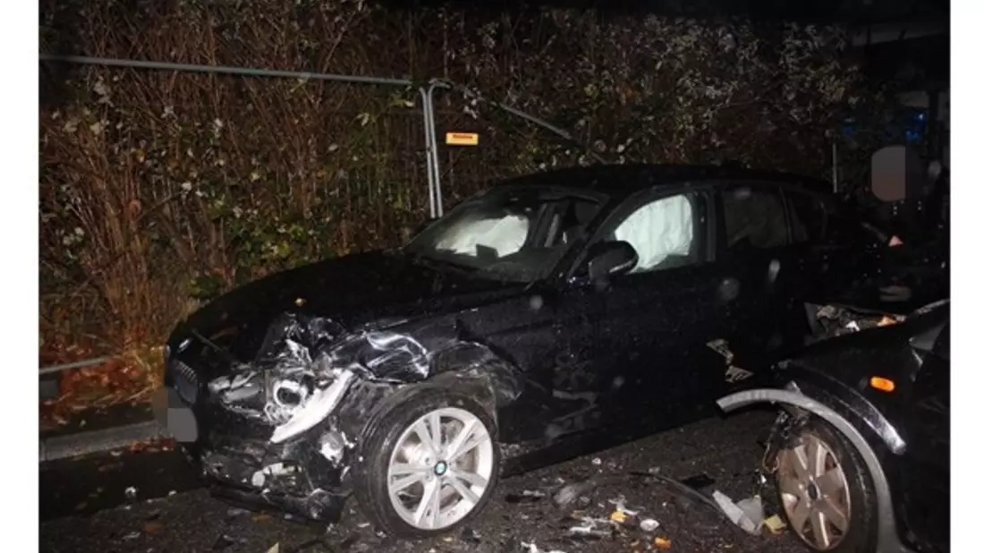 POL-ME: Blumenkübel übersehen: 34-jährige Wülfratherin nach Kollision schwer verletzt - Ratingen - 2312036 - Bild: presseportal.de