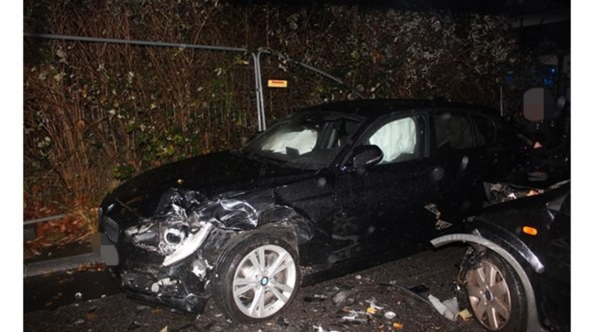 POL-ME: Blumenkübel übersehen: 34-jährige Wülfratherin nach Kollision schwer verletzt - Ratingen - 2312036 - Foto: presseportal.de