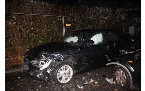 POL-ME: Blumenkübel übersehen: 34-jährige Wülfratherin nach Kollision schwer verletzt - Ratingen - 2312036 - Foto: presseportal.de