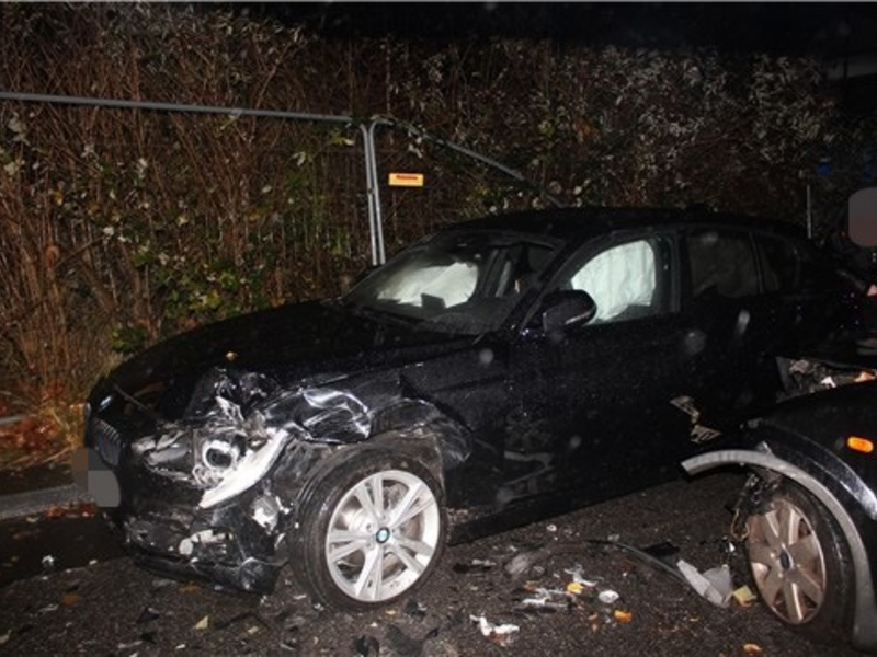 POL-ME: Blumenkübel übersehen: 34-jährige Wülfratherin nach Kollision schwer verletzt - Ratingen - 2312036 - Foto: presseportal.de