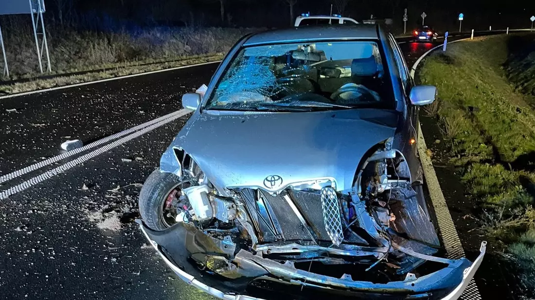 POL-AC: Unfall auf der Landstraße - Autofahrer wird schwer verletzt - Bild: presseportal.de