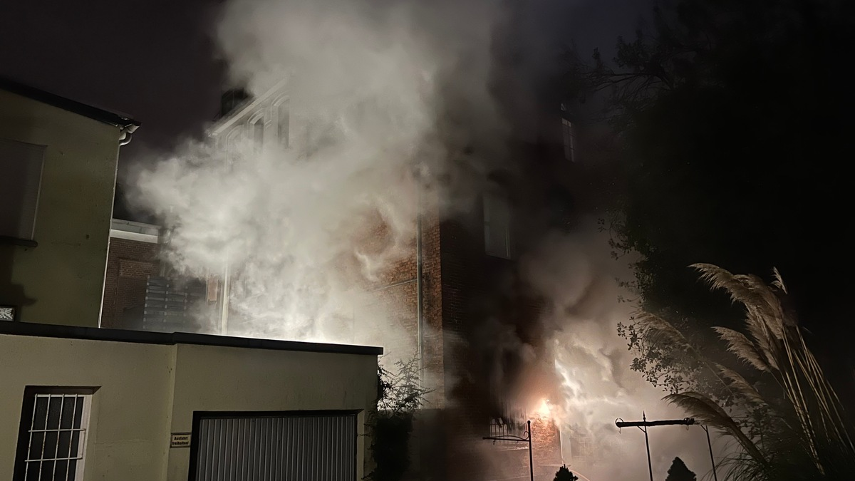 POL-WHV: Brand in einem Wohn- und Geschäftshaus - Foto: presseportal.de