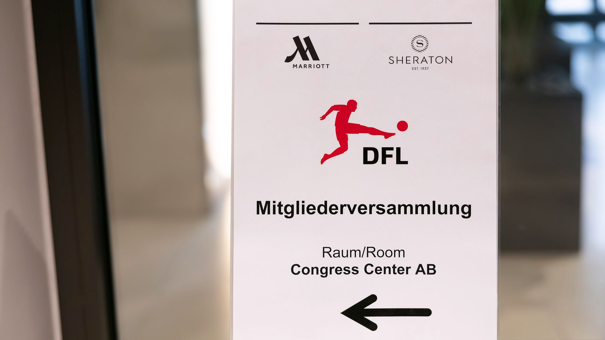 Die Deutsche Fußball Liga hat die notwendige Zustimmung für den geplanten Einstieg eines Investors erhalten. - Foto: Jürgen Kessler/dpa