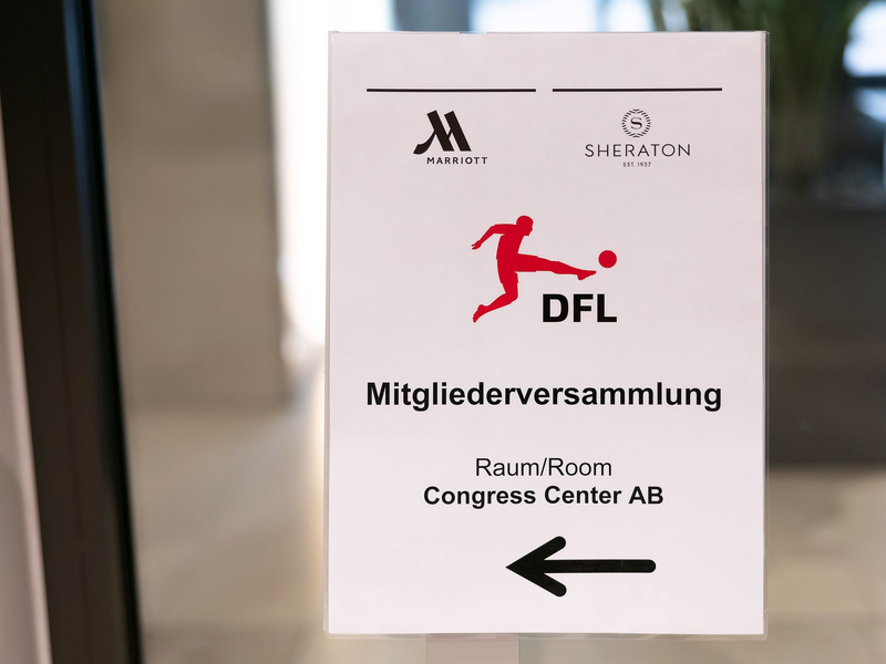 Die Deutsche Fußball Liga hat offenbar die notwendige Zustimmung für den geplanten Einstieg eines Investors erhalten. - Foto: Jürgen Kessler/dpa