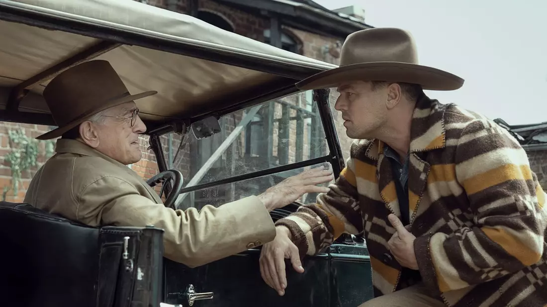 Bester Film laut US-Filmverband: Robert De Niro (l) als Rancher William Hale und Leonardo DiCaprio als Ernest Burkhart in Killers Of The Flower Moon. - Bild: -/Paramount/dpa