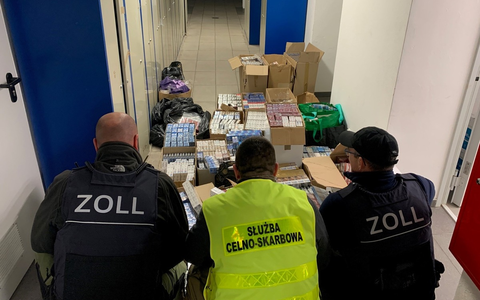HZA-DD: Zigaretten, Tabak und Utensilien professioneller Autodiebe/ Gemeinsame Zollkontrolle auf polnischem Einkaufsmarkt - Foto: presseportal.de