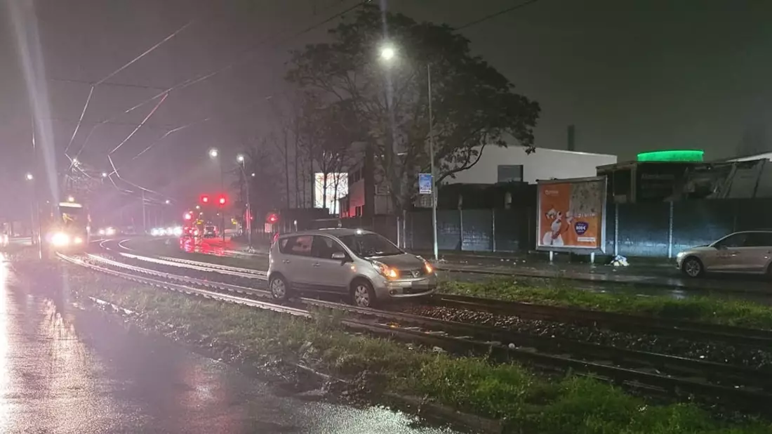 POL-DU: Wanheim-Angerhausen: Mit über 3 Promille unterwegs - Autofahrerin landet im Gleisbett - Bild: presseportal.de