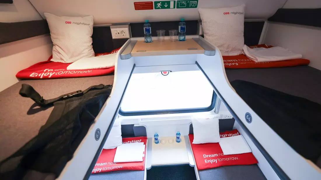 Ein Abteil im neuen «Liegewagen comfort» des Nightjets der Österreichischen Bundesbahn. - Bild: Christian Charisius/dpa