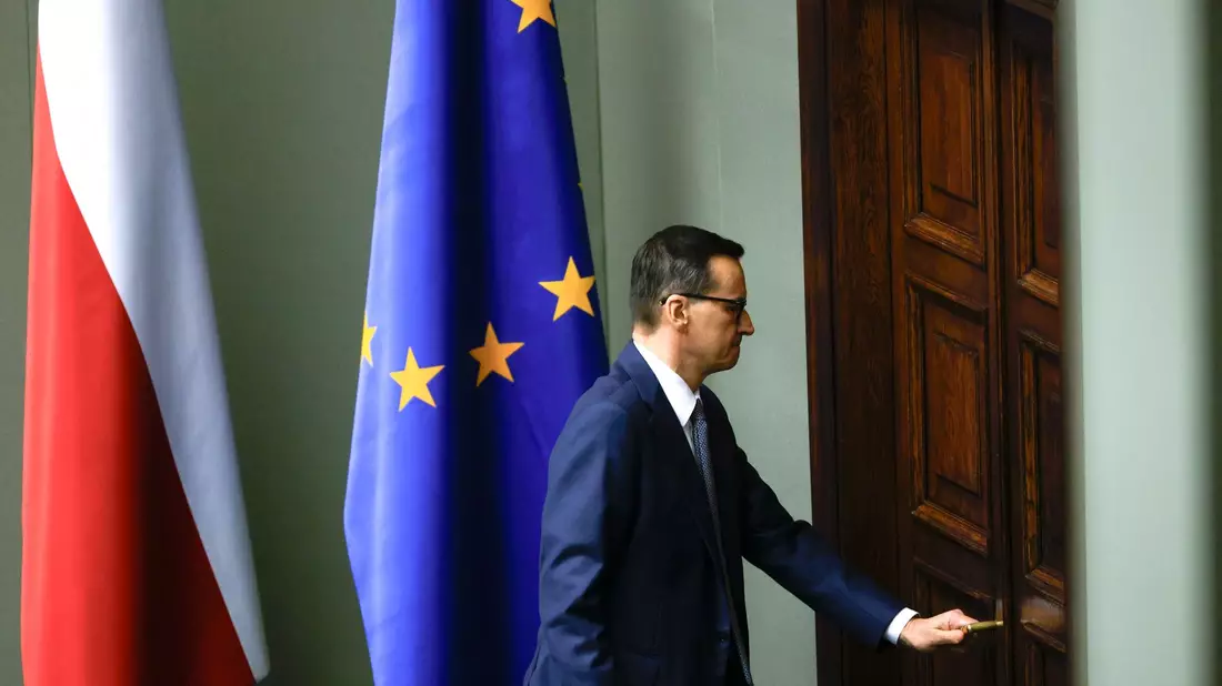 Polens amtierender Ministerpräsident Mateusz Morawiecki ist mit seinem neuen Kabinett im Parlament wie erwartet gescheitert. - Bild: Czarek Sokolowski/AP/dpa