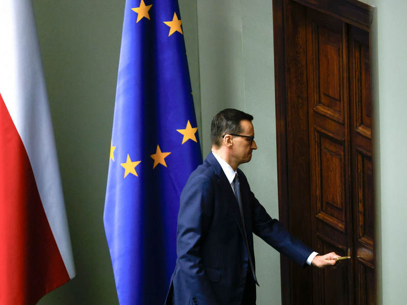 Polens amtierender Ministerpräsident Mateusz Morawiecki ist mit seinem neuen Kabinett im Parlament wie erwartet gescheitert. - Foto: Czarek Sokolowski/AP/dpa