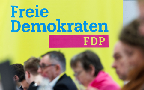 «Soll die FDP die Koalition mit SPD und Grünen als Teil der Bundesregierung beenden?» - Diese Frage sollen nun die FDP-Mitglieder beantworten. - Foto: Friso Gentsch/dpa «Soll die FDP die Koalition mit SPD und Grünen als Teil der Bundesregierung beenden?» - Diese Frage sollen nun die FDP-Mitglieder beantworten. - Foto: Friso Gentsch/dpa