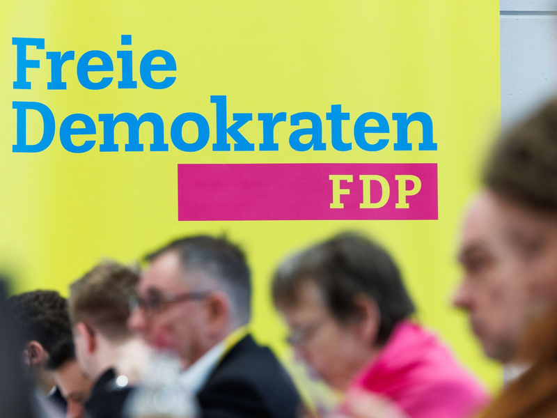 «Soll die FDP die Koalition mit SPD und Grünen als Teil der Bundesregierung beenden?» - Diese Frage sollen nun die FDP-Mitglieder beantworten. - Foto: Friso Gentsch/dpa