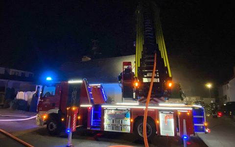 FW RPK: ERSTMELDUNG - Massiver Kellerbrand in Bobenheim-Roxheim - Foto: presseportal.de
