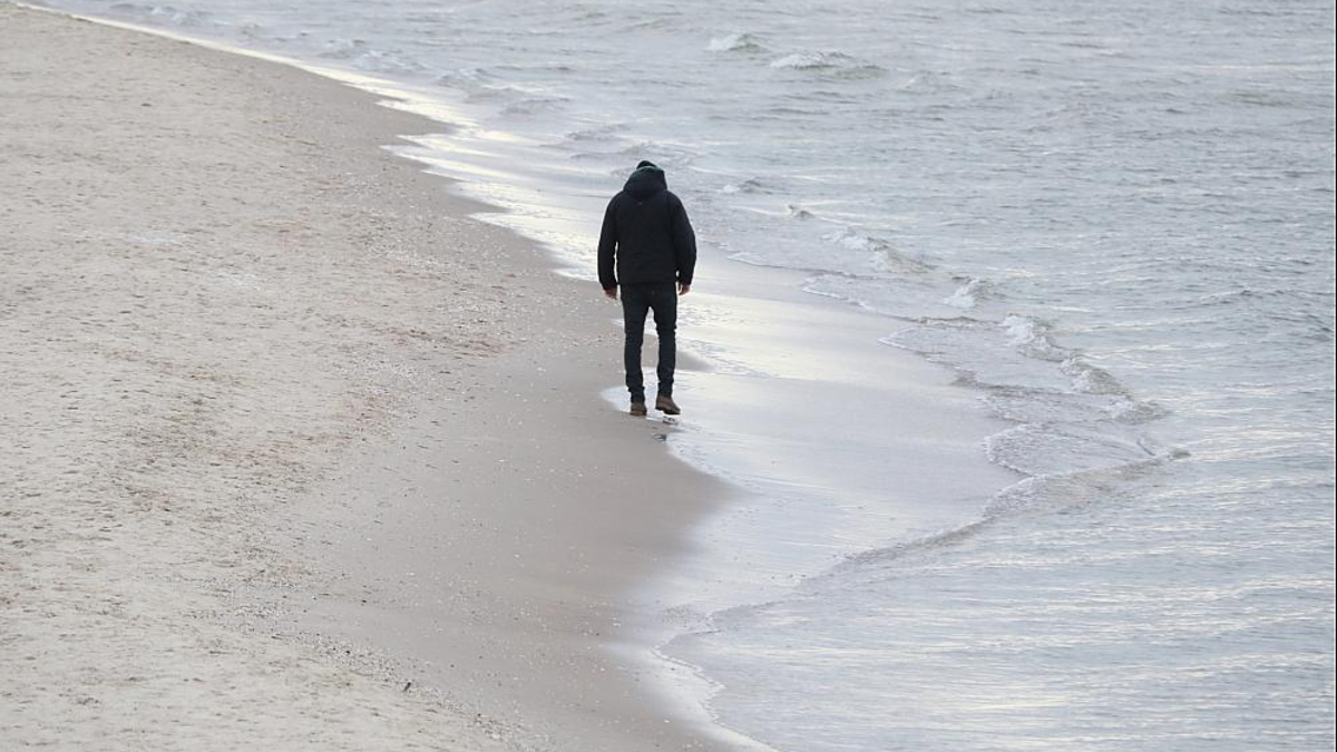 Mann am Strand - Foto: über dts Nachrichtenagentur