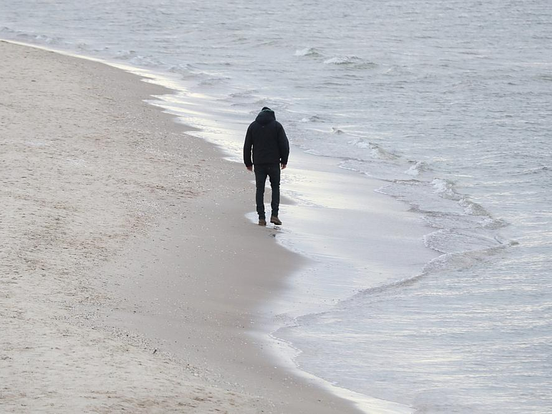 Mann am Strand - Foto: über dts Nachrichtenagentur