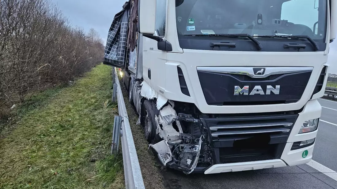 FW-ROW: LKW Unfall auf der Autobahn A 1 - Bild: presseportal.de