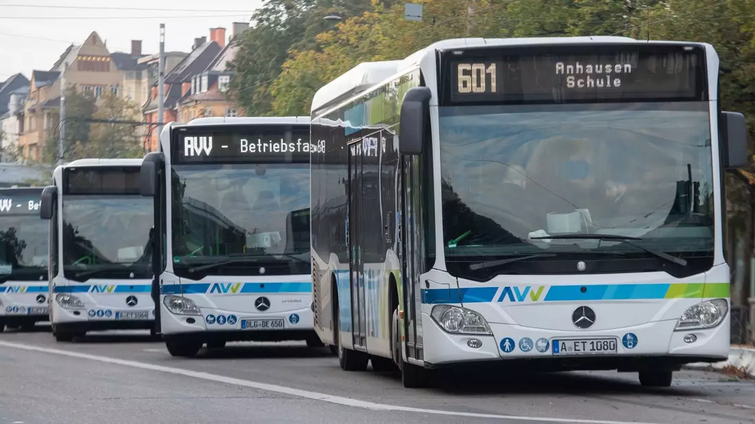 Der Augsburger Verkehrs- und Tarifverbund hebt seine Preise um durchschnittlich 12,7 Prozent an. - Bild: Stefan Puchner/dpa