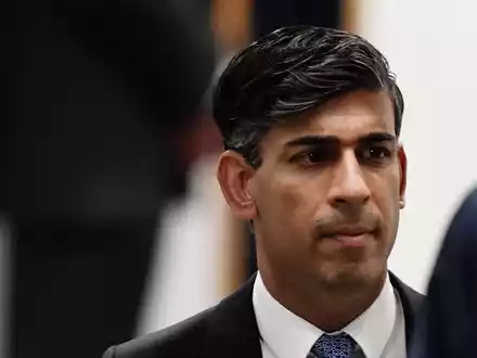 Für den britischen Premierminister Rishi Sunak geht es heute um seine politische Zukunft. - Foto: Jordan Pettitt/PA Wire/dpa
