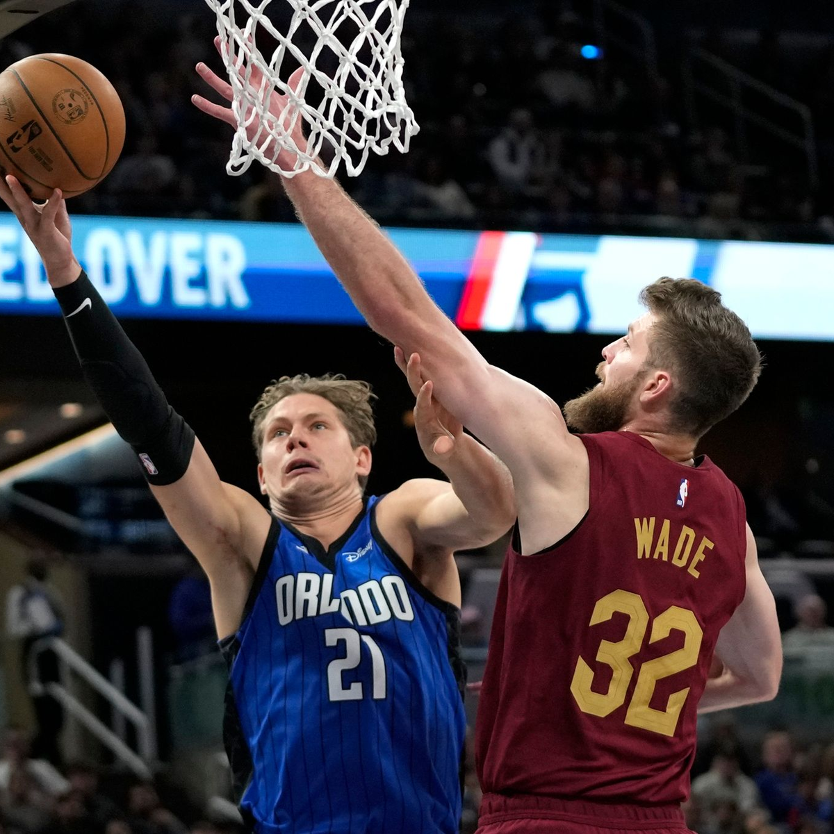 Franz Wagner (r) und Orlando gingen gegen Cleveland unter. - Foto: John Raoux/AP/dpa
