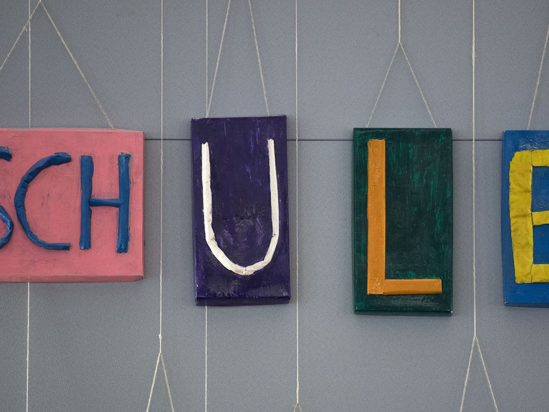 «Die meisten Fähigkeiten, wie zum Beispiel die meisten Buchstaben des Alphabets erkennen oder einige Wörter lesen zu können, sind in Deutschland schlechter ausgeprägt als im Mittel der EU», sagen Bildungsforscher. - Foto: Fabian Sommer/dpa