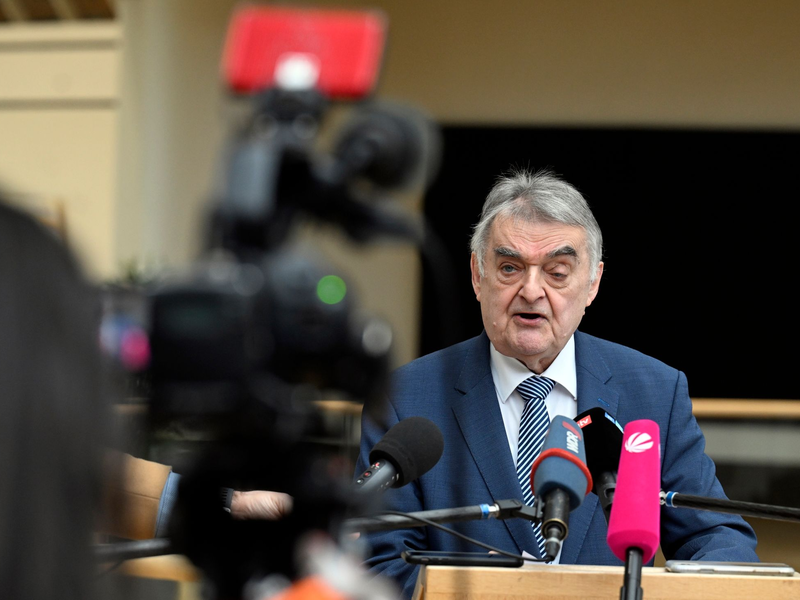 «Es liegen verdichtete Anhaltspunkte dafür vor, dass die Junge Alternative nicht nach demokratischen Spielregeln spielt, sondern das eigene rechtsextremistische Regelwerk vorzieht», teilt NRW-Innenminister Herbert Reul (CDU) mit. - Foto: Roberto Pfeil/dpa