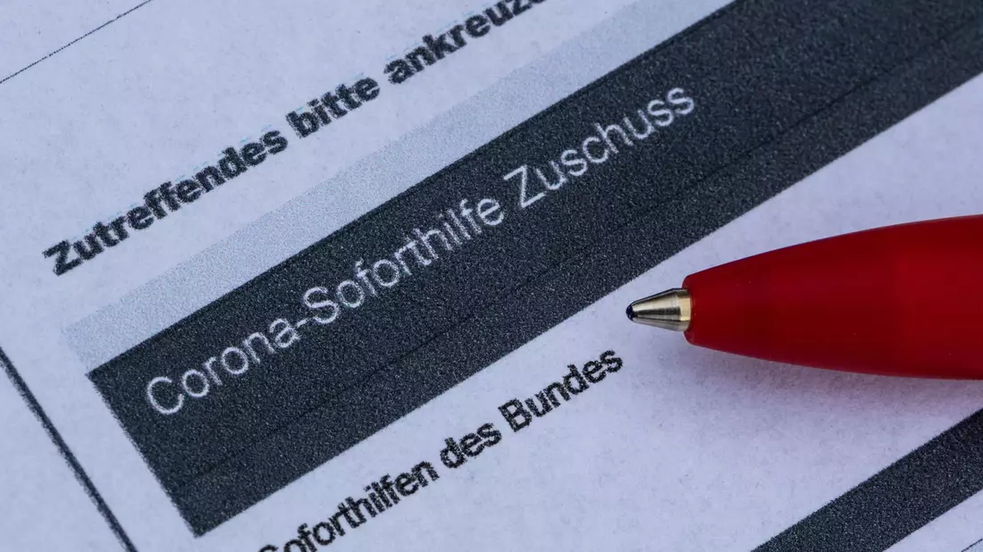 Wegen Corona: Liquiditätsbedrohte Unternehmen erhielten vom Bund Zuschüsse von mehr als 75 Milliarden Euro. - Bild: Robert Michael/dpa-Zentralbild/dpa