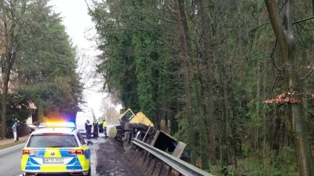 POL-HK: Soltau: Einbruch; Schneverdingen: Drogeneinfluss; Soltau: Täter geflüchtet - Zeugen gesucht; Schneverdingen: Graffiti; Munster: Unfall; Soltau: Sattelzug landet auf der Seite (Foto) - Bild: presseportal.de