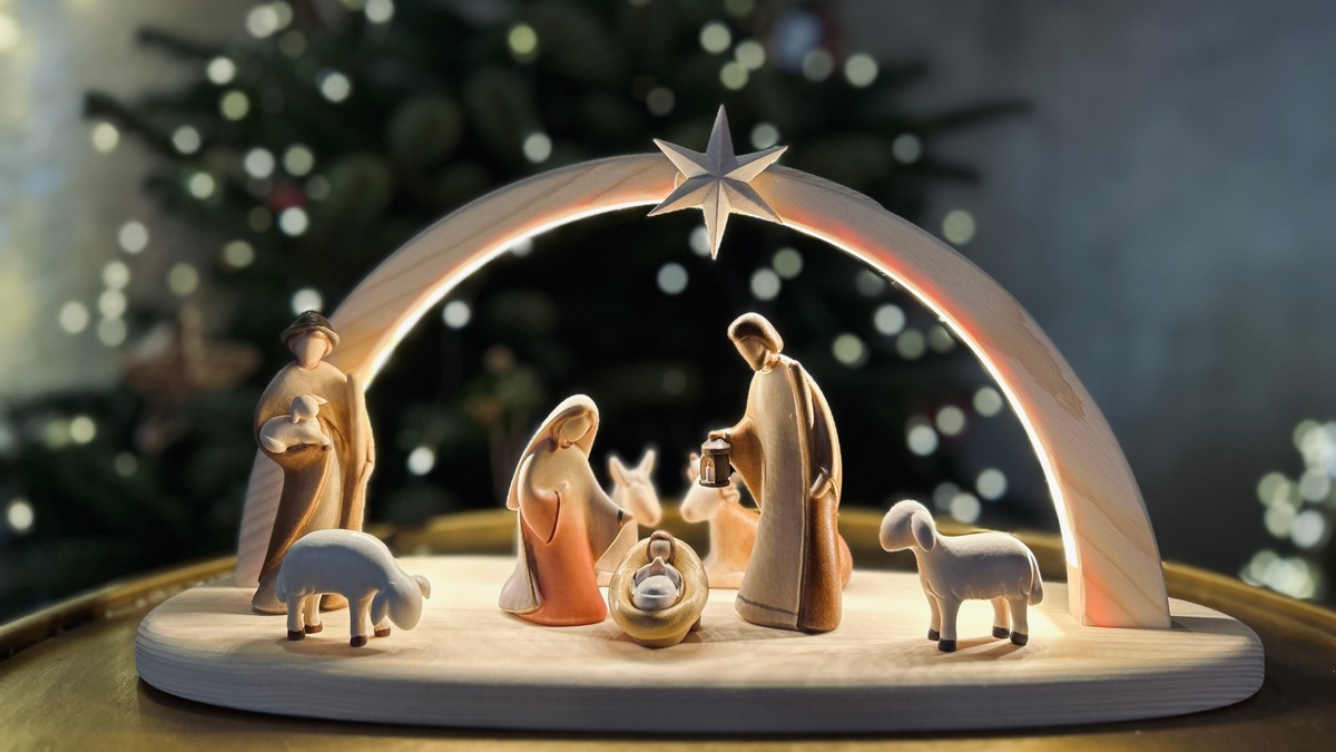Meinrad Kopp: Warum eine Akantus Weihnachtskrippe unter jeden Weihnachtsbaum gehört - Foto: presseportal.de