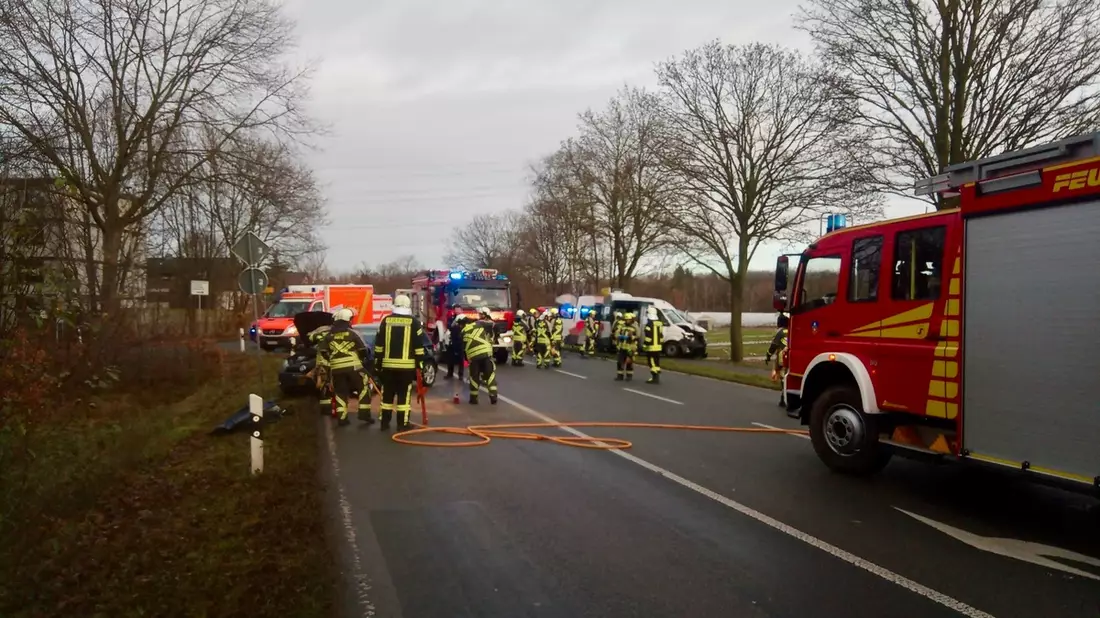 FW Hünxe: Technische Rettung nach Verkehrsunfall mit vier Verletzten - Bild: presseportal.de