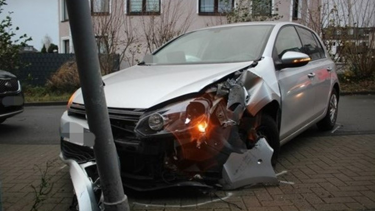 POL-ME: Alleinunfall: 91-jährige Autofahrerin schwer verletzt - Ratingen - 2312048 - Foto: presseportal.de