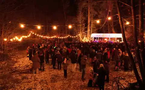 FW Norderstedt: Waldweihnacht der Freiwilligen Feuerwehr Garstedt - Foto: presseportal.de